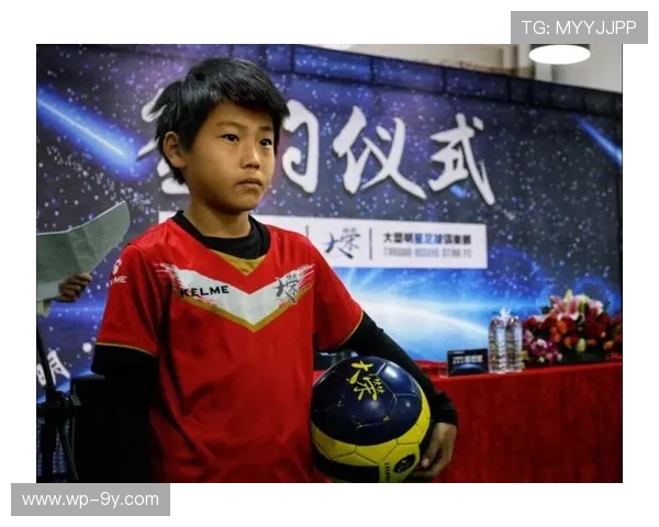 欧阳嘉鑫足球生涯：从青训到职业赛场的成长与挑战